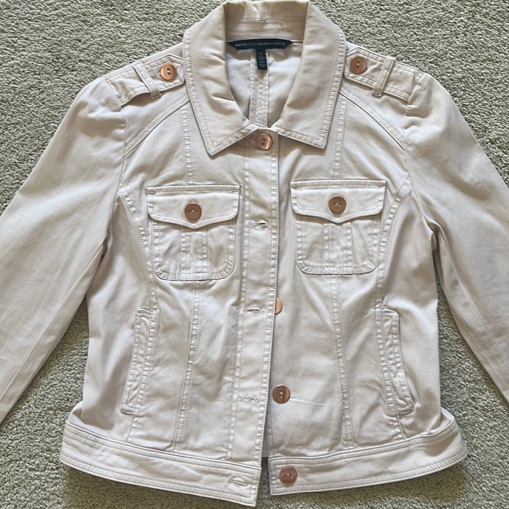 Color: light pink cream